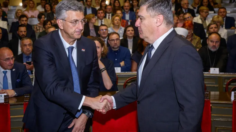 Palo rukovanje! Pogledajte susret Plenkovića i Milanovića, evo gdje su bili