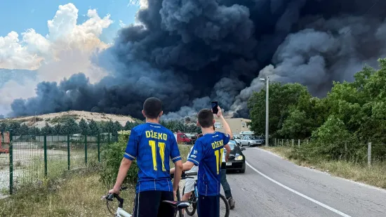Apokaliptični prizori iznad Mostara: Eksplozije i gusti dim progutali deponij, poznat uzrok požara?