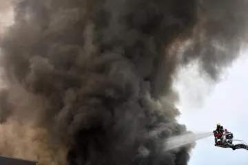 Gori tvrtka za proizvodnju plastike u Pribislavcu: Širi se gusti crni dim, odjekuju eksplozije