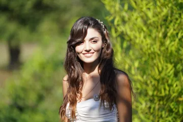 Hande Erçel je ljepotica u koju se zagledao Brad Pitt, no njoj su draži Ryan Gosling i Leonardo DiCaprio