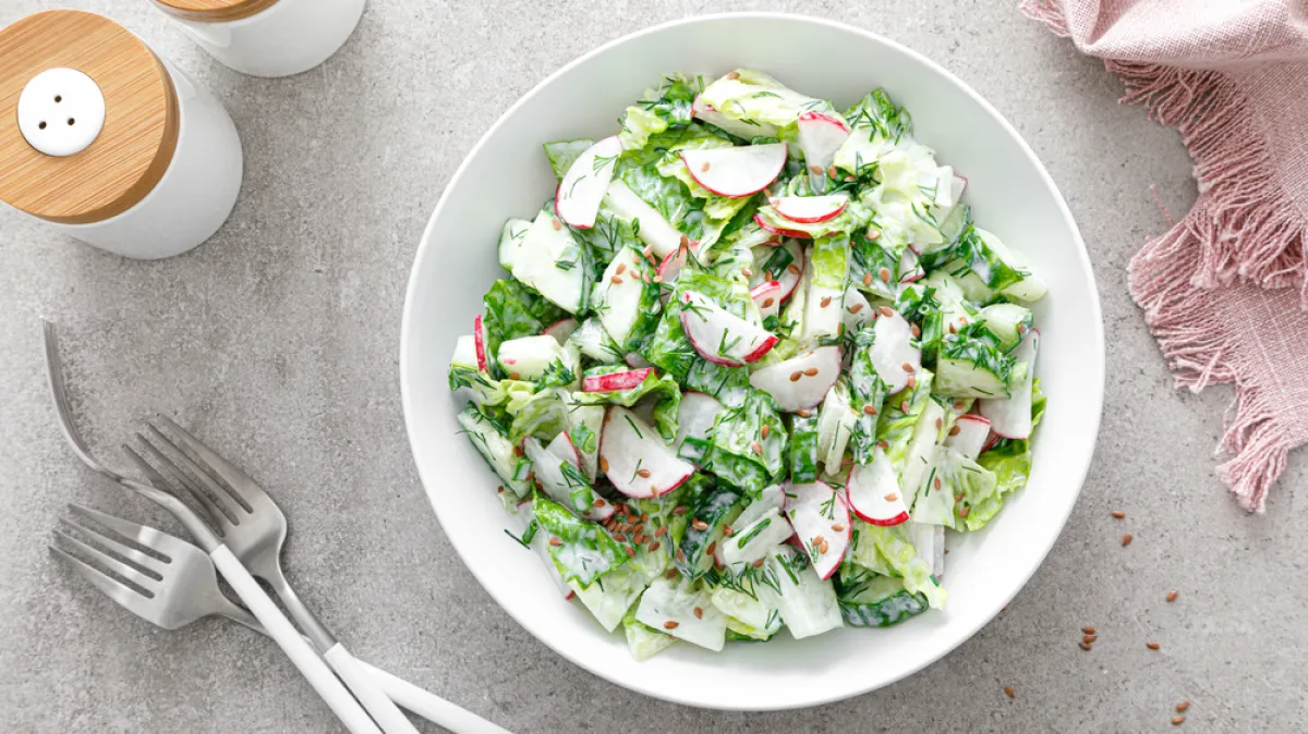 Jednostavna i hrskava: Salata od rotkvica i mladog luka idealna za blagdanski ručak