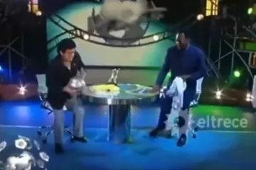 Osvanula možda i najjača snimka: Maradona i Pele bacili publiku u trans, malo tko je mogao vjerovati što se događa