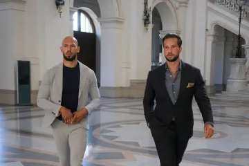 Andrew Tate i brat pušteni iz kućnog pritvora u Rumunjskoj! Osumnjičeni za silovanje i krijumčarenje