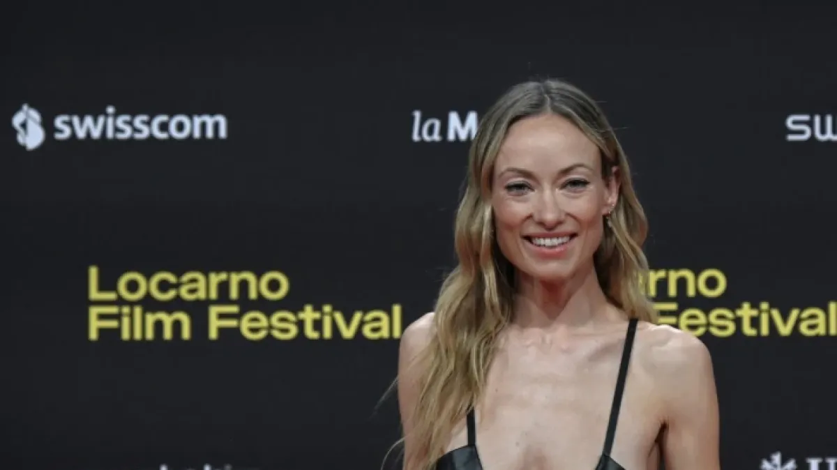 Olivia Wilde u eteričnoj haljini s crnim kožnim grudnjakom dubokog izreza