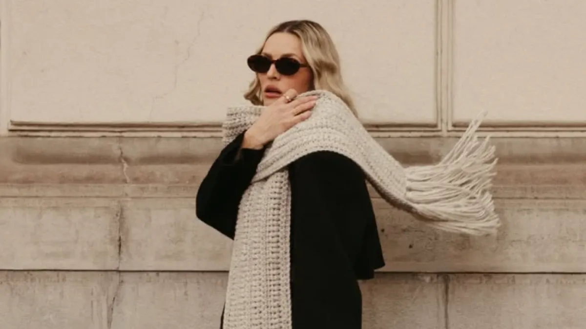 Besprijekoran jesenski look: Lidija Lešić pokazala kako se nosi oversize šal