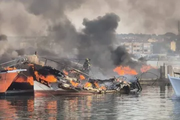 Veliki požar u medulinskoj marini! Izgorjelo 20-ak jahti i jedrilica, doznajemo detalje