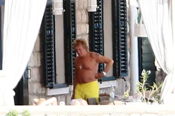 Rod Stewart stigao u Dubrovnik! Kamere ga uhvatile u ležernom izdanju, uskoro ženi sina