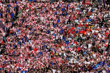 Torcidin transparent protiv HNS-a na tribinama, nekima teško pao španjolski Blitzkrieg