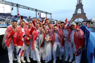 Ovakvo otvaranje OI nismo imali 72 godine; Hrvatska trobojnica na Seini: Perec i Riner zapalili plamen