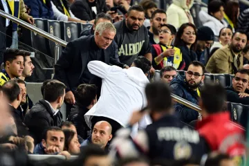 Mourinhov show protiv 'njegovog' Uniteda: Ludovao, svađao se sa sucima, nakon crvenog sve prenio na tribine