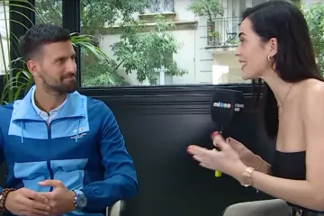 Prelijepa novinarka očarala Novaka Đokovića usred intervjua: 'Imaš srpsko prezime, zanimljivo...'