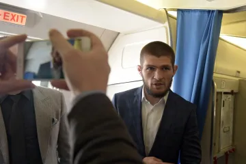 Khabib se oglasio nakon što su ga izbacili iz aviona: 'Bila je jako nepristojna, napravio sam sve da ostanem miran'