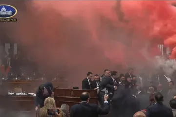 Jedna zastupnica bi mogla izgubiti bebu, druga pretrpjela moždani: Vučić se naslikava s njom