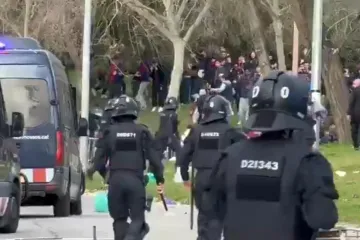 Veliki neredi u Barceloni: Žestoki sukob navijača s bakljama i specijalne policije