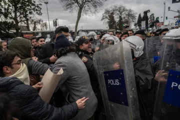 Tisuće ljudi na ulicama Turske kao podrška gradonačelniku: Tijekom noći privedeno njih 343