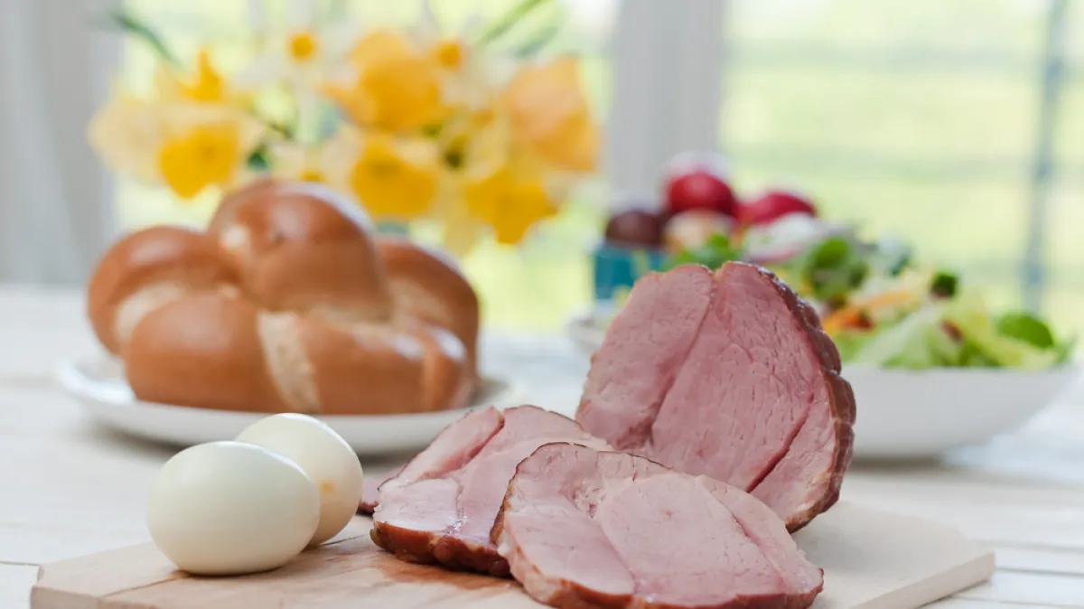 Zašto se za Uskrs jedu jaja i šunka? Nekoliko je priča i teorija, a simbolika ja značajna