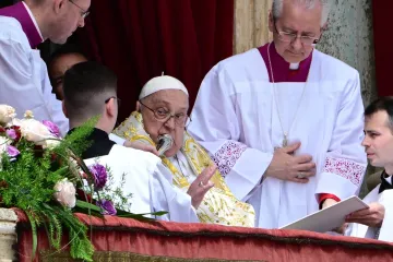 Papa Franjo pojavio se na balkonu: Teško je izgovorio riječi, evo što je rekao