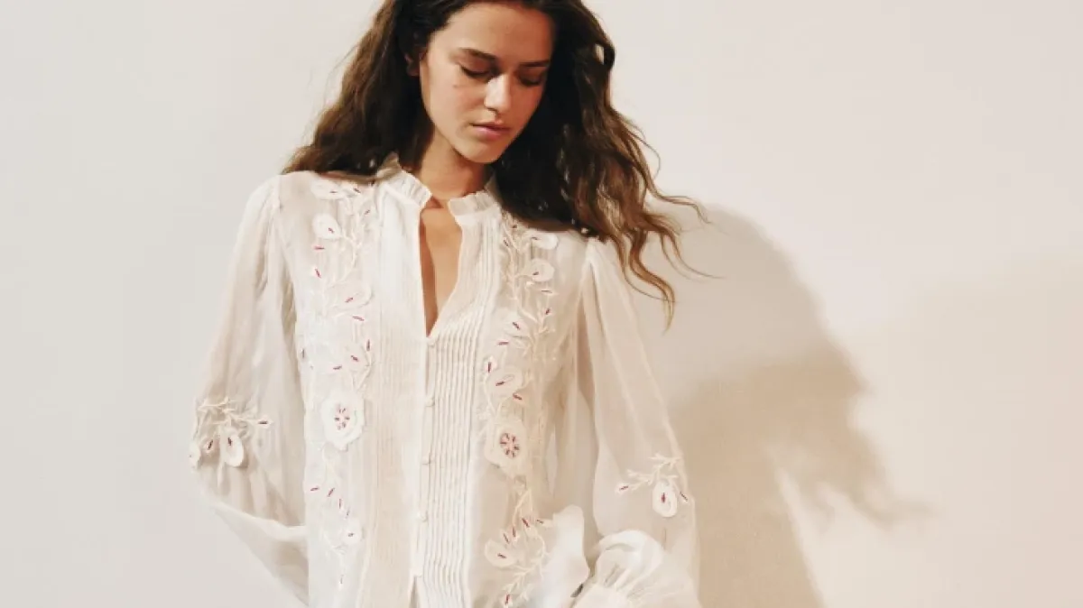 Od boho do klasičnih krojeva: Najljepše bijele bluze za ljetne dane i večeri