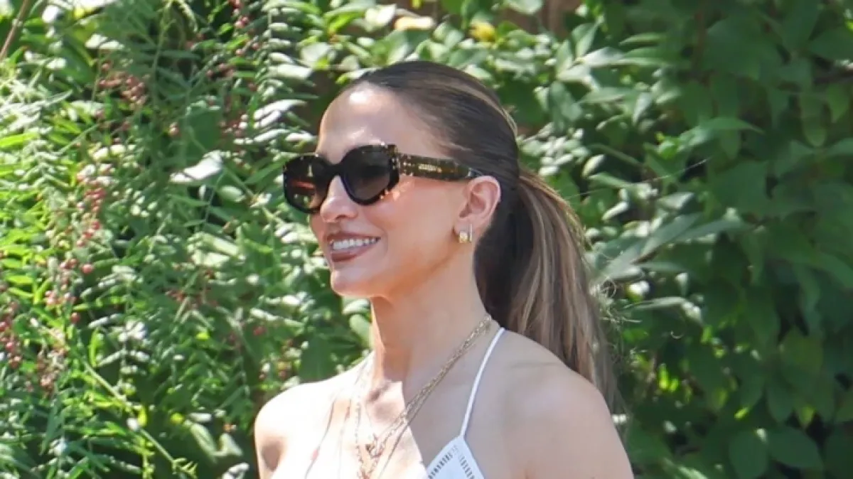 Jennifer Lopez pokazala haljinu za kraj ljeta: Savršeno ističe preplanulu put