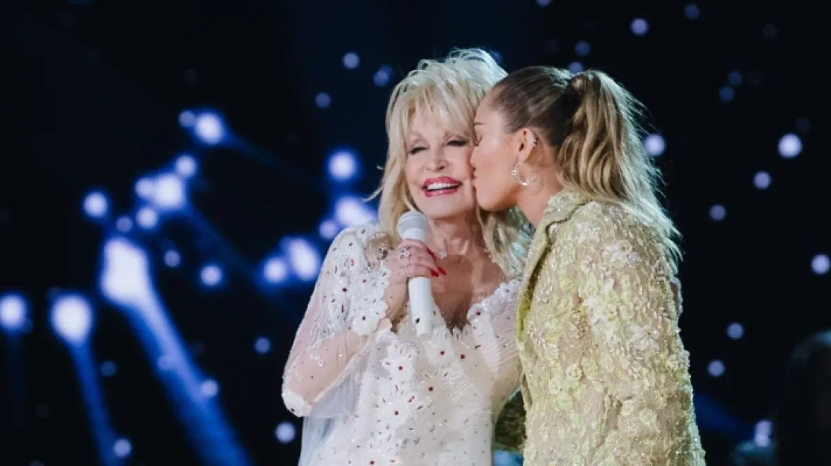 Miley Cyrus oprostila se od voljene kume Dolly Parton: 'Izgubili smo najčišću dušu'