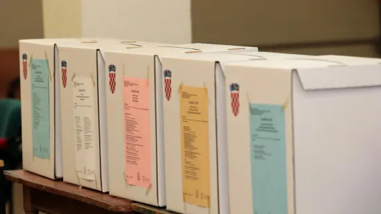 Nepravilnosti na izborima: Jedni nude novac za glas, drugi biračima ne daju sve listiće