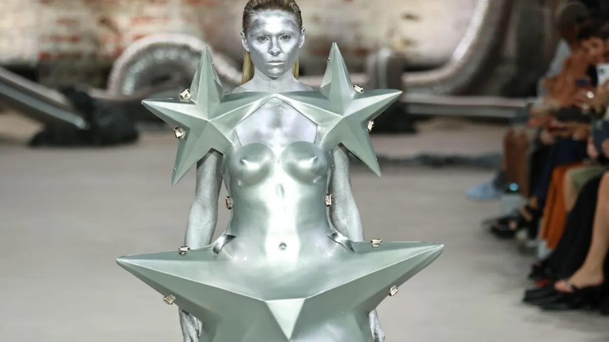 Alien estetika i korzeti: Marina Hoermanseder oduševila na Tjednu mode u Berlinu