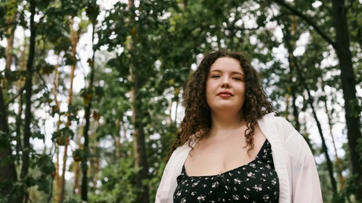 Ljetni modni vodič za plus size žene: Koje tkanine laskaju figuri i zašto izbjegavati kaftane