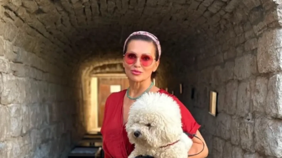 Modna inspiracija s Hvara: Nina Badrić u chic kombinezonu stvorenom za kraj ljeta