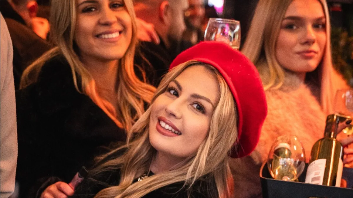 Ljepotice i ludilo u centru Zagreba, pogledajte kako je izgledao Badnjak na špici