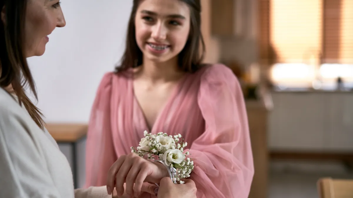 Što odjenuti za krizmu? Donosimo ideje za djevojke i mame