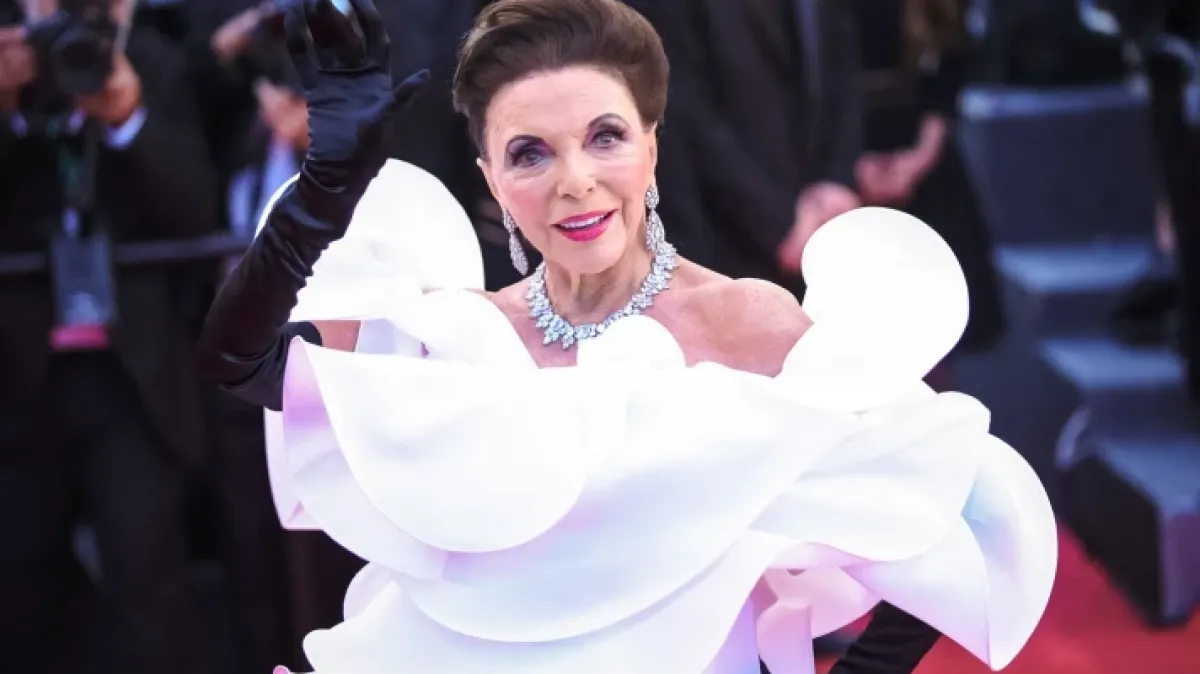 Veličanstvena Joan Collins u 93. godini pokazala što znači pravi holivudski glamur