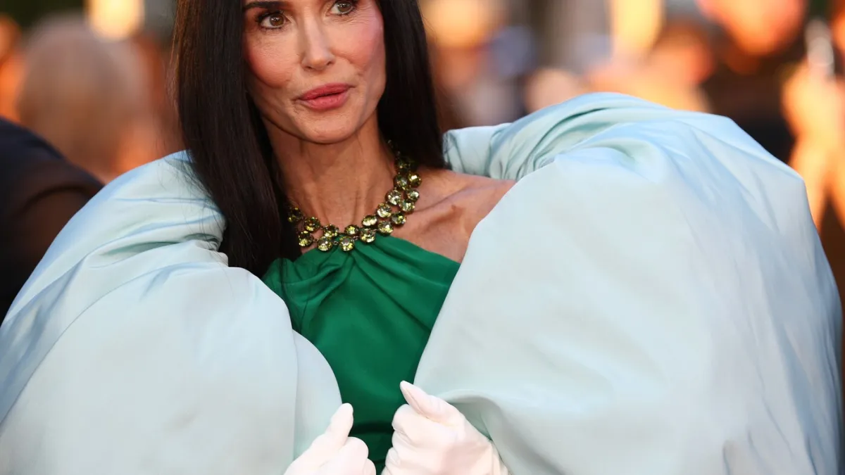 Demi Moore dramatična, Penélope Cruz poput princeze: Glamurozna izdanja sa zatvaranja Cannesa