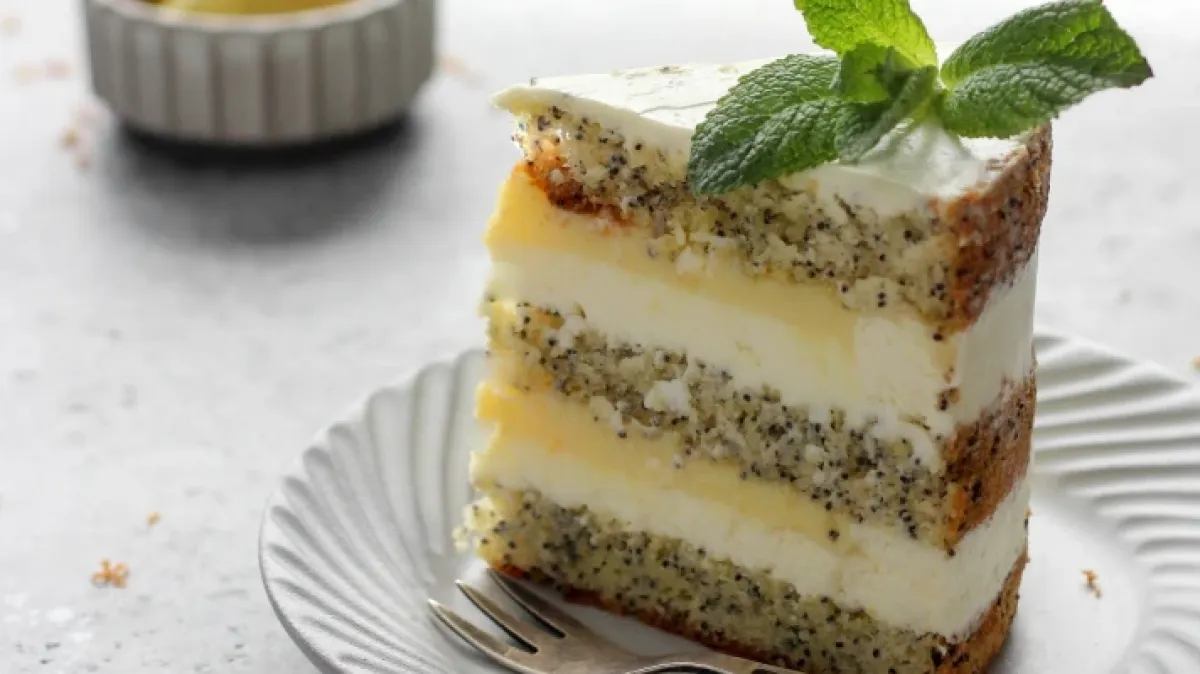 Sočne mak kocke sa žutim filom koje se tope u ustima