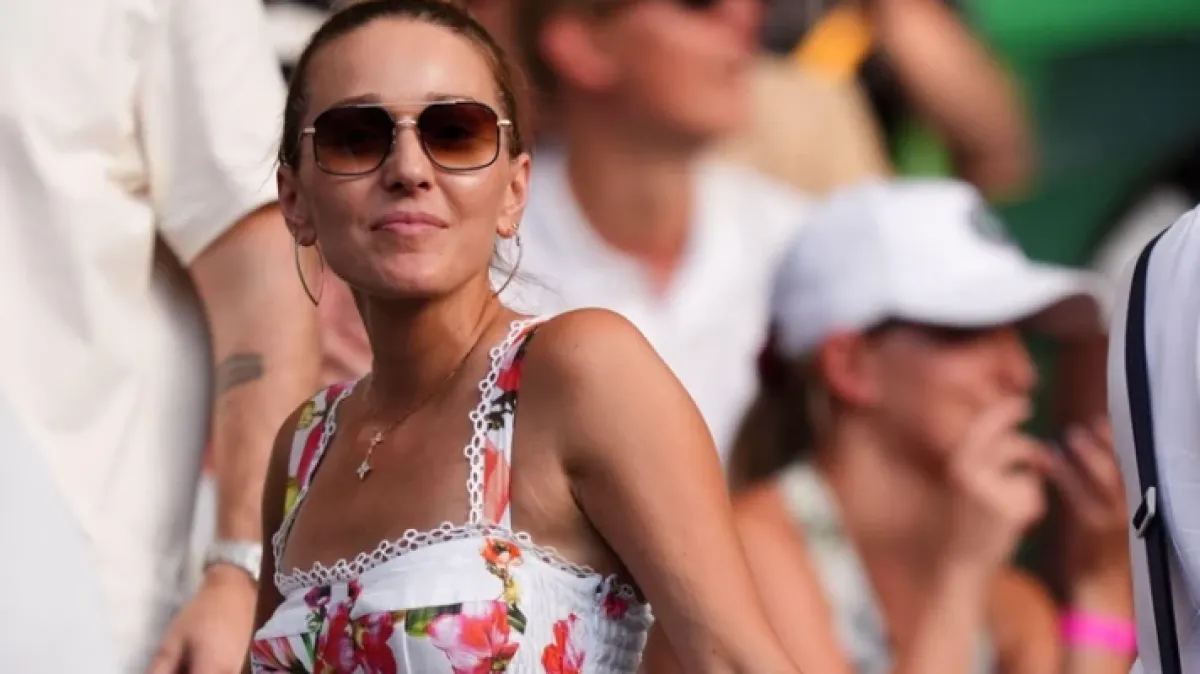 Jelena Đoković u romantičnom i luksuznom izdanju - koji look pobjeđuje?