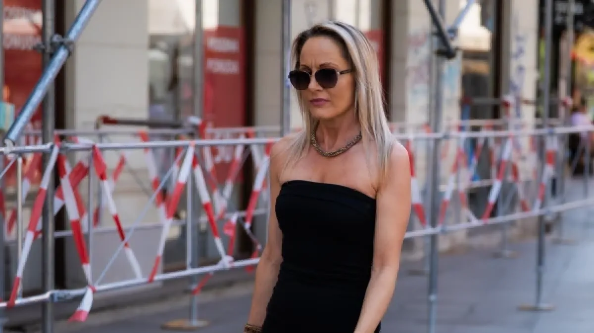 Ova crna haljina sa špice rješava sve modne dileme: Savršena za grad, ali i vjenčanje