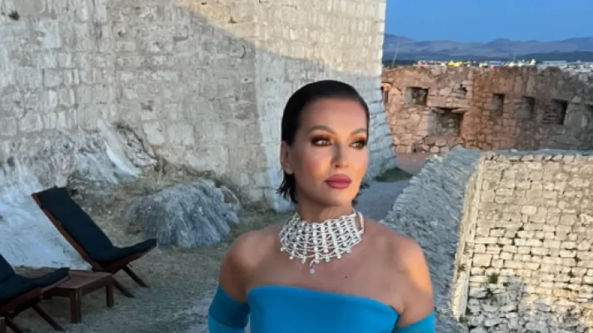 Nina Badrić ponovno oduševila besprijekornim izgledom, izgleda poput holivudske dive