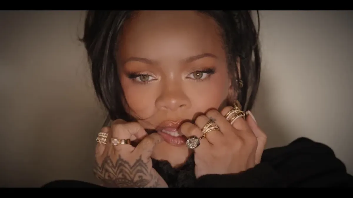 Rihanna zna što žene žele: Njezin novi puder mogao bi postati beauty hit godine