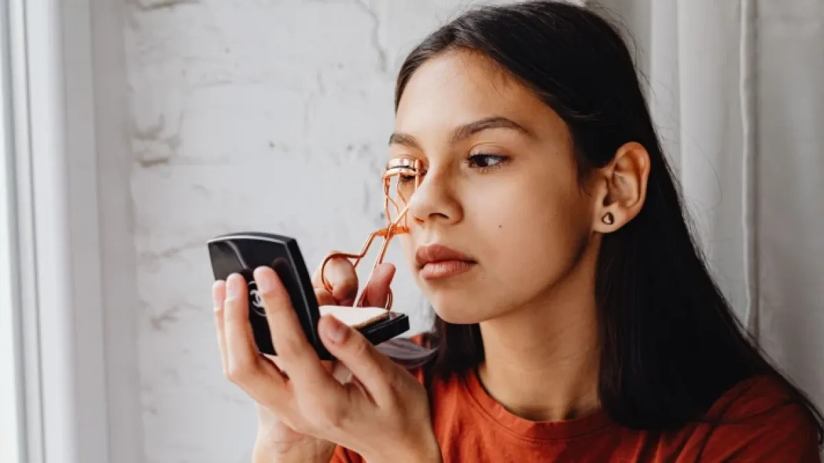 Ovaj TikTok trik za ljepše trepavice je hit, ali stručnjaci upozoravaju da nije baš siguran
