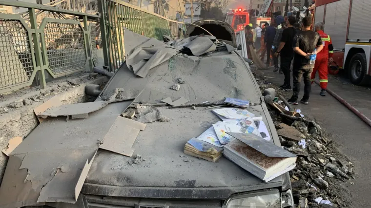 Prve fotografije užasa: Ljudi izbezumljeno stoje ispred ru&scaron;evnih domova