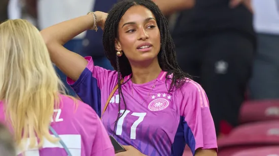 Dečko ove dame potpisuje ugovor na 150 milijuna eura, ali ona je prava neočekivana zvijezda