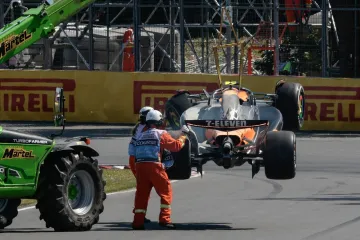 Napravio loš potez u duelu s rivalom i momčadskim kolegom i zabio se u zid: 'Oprostite, glup sam'