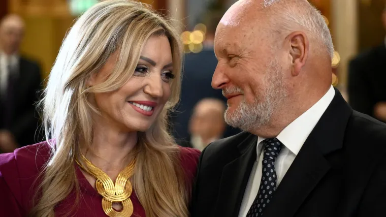 U mladosti bio fatalni zavodnik, smirio se s doktoricom znanosti: Biv&scaron;i premijer danas puni 76 godina