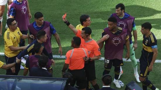 Sramota ili spektakl? Tri isključenja, sukobi i drame u meču koji je podijelio svijet