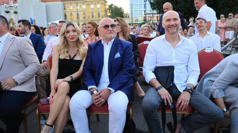 Mala crna haljina bila je dovoljna da Blanka Mate&scaron;a ukrade svu pažnju na 90. Zlatnoj igli