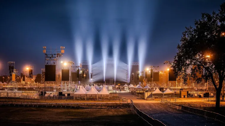 Sve blje&scaron;ti: Hipodrom spreman za povijesni Thompsonov spektakl. Pogledajte prizore