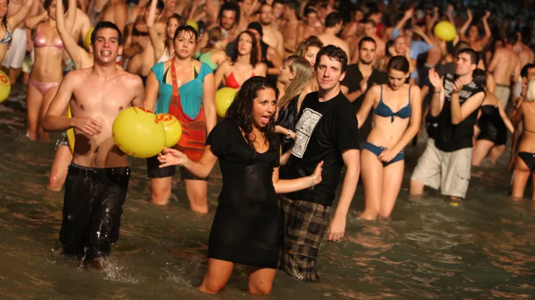 16 godina od spektakla za Dinu: Pogledajte tko je sve bio na legendarnim Bačvicama