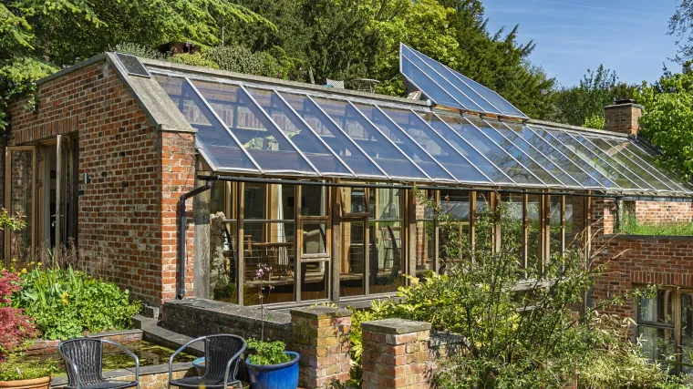 Izvana izgleda kao staklenik, a iznutra je dom iz snova: Nećete vjerovati koliko vrijedi