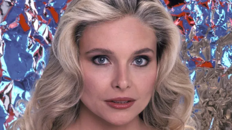 Bila je fatalna plavu&scaron;a i Bondova djevojka, a danas...: Glumica snimljena nakon dugo vremena