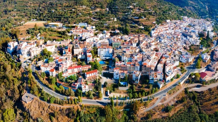 Ovo selo izgleda kao iz bajke, ali u njemu je zabranjeno umrijeti: Nećete vjerovati za&scaron;to