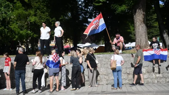 Vrte se janjci, prodaju majice sa ZDS: Pogledajte atmosferu uoči koncerta Thompsona